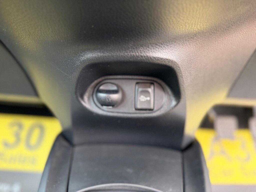 Used Toyota Yaris 2015 for sale - 76559406: Photo 50