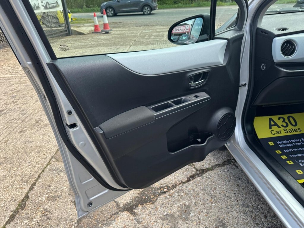 Used Toyota Yaris 2013 for sale - 76266468: Photo 36