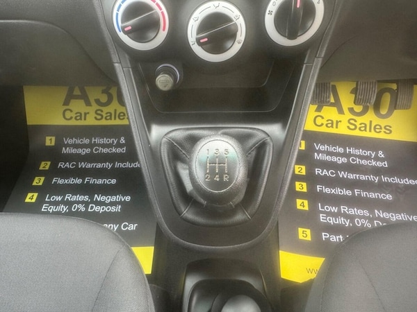 Used Hyundai i10 2010 for sale - 76285324: Photo 28