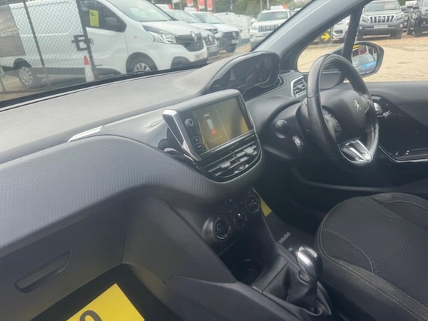 Used Peugeot 208 2017 for sale - 76285322: Photo 32