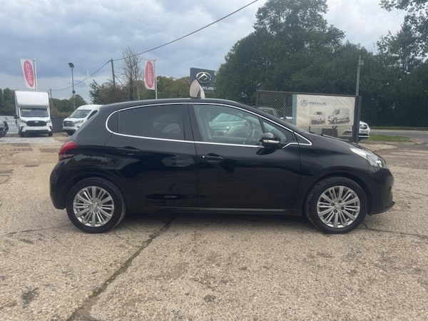 Used Peugeot 208 2017 for sale - 76285322: Photo 5