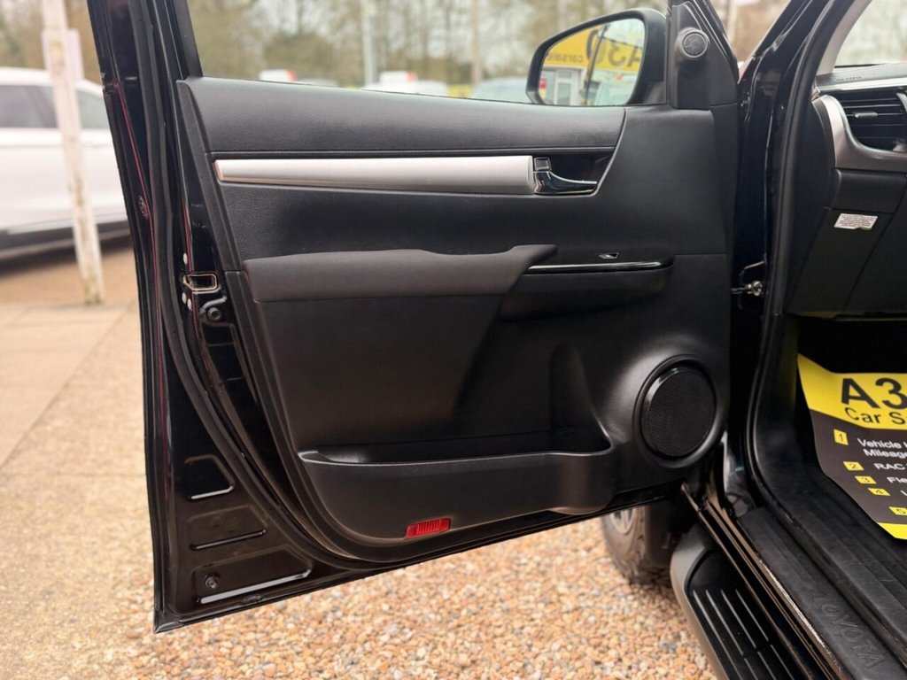 Used Toyota Hilux 2019 for sale - 77594604: Photo 42
