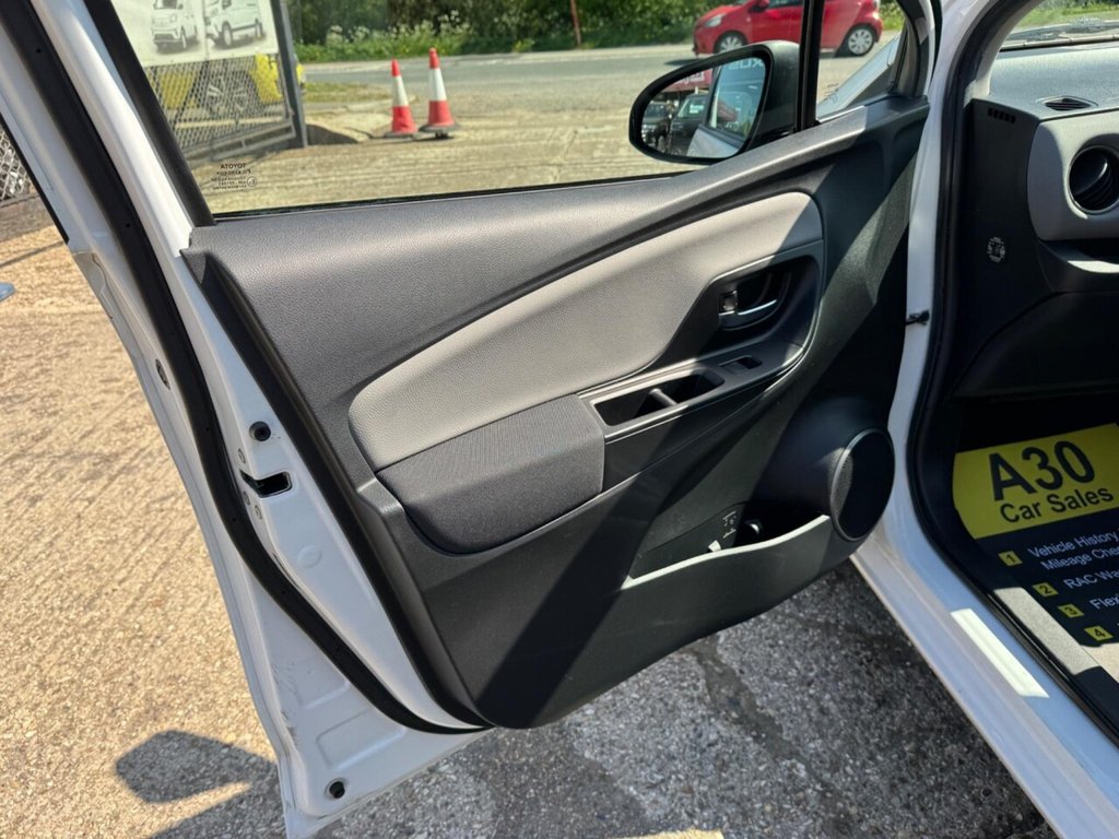 Used Toyota Yaris 2014 for sale - 76285271: Photo 34