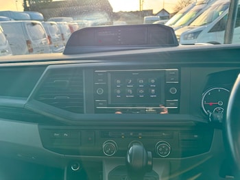 Used Volkswagen Transporter 2020 for sale - 76896654: Photo