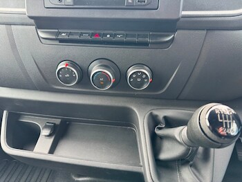 Used Renault Master 2023 for sale - 77880747: Photo