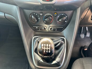Used Ford Tourneo Connect 2017 for sale - 75488702: Photo