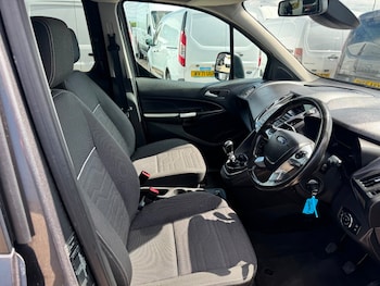 Used Ford Tourneo Connect 2017 for sale - 75488702: Photo