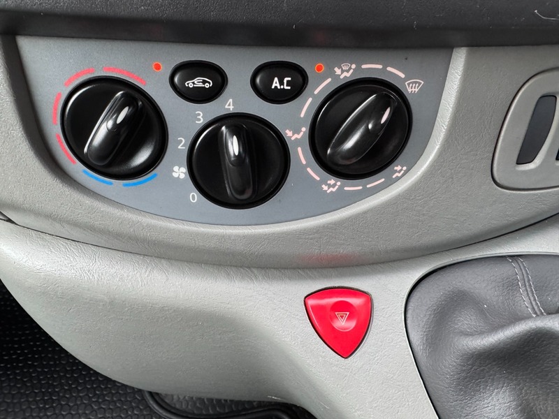 Used Vauxhall Vivaro 2011 for sale - 77508195: Photo 3