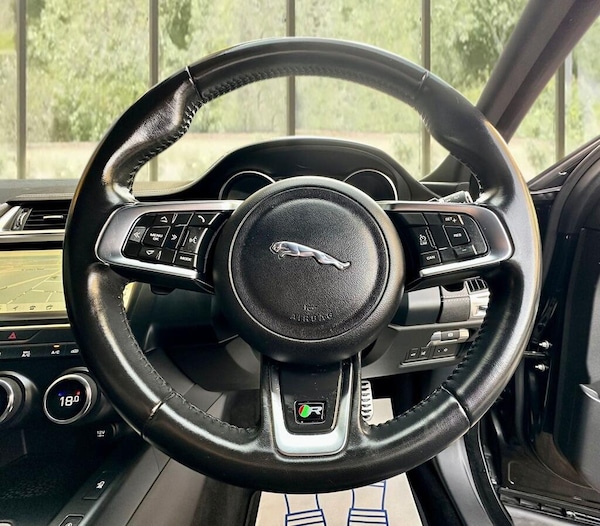 Used Jaguar E-Pace 2018 for sale - 76314359: Photo 13