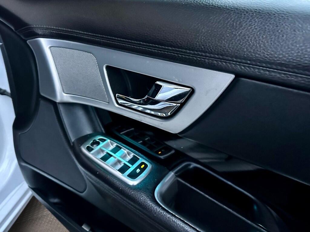 Used Jaguar XF 2014 for sale - 77050272: Photo 18