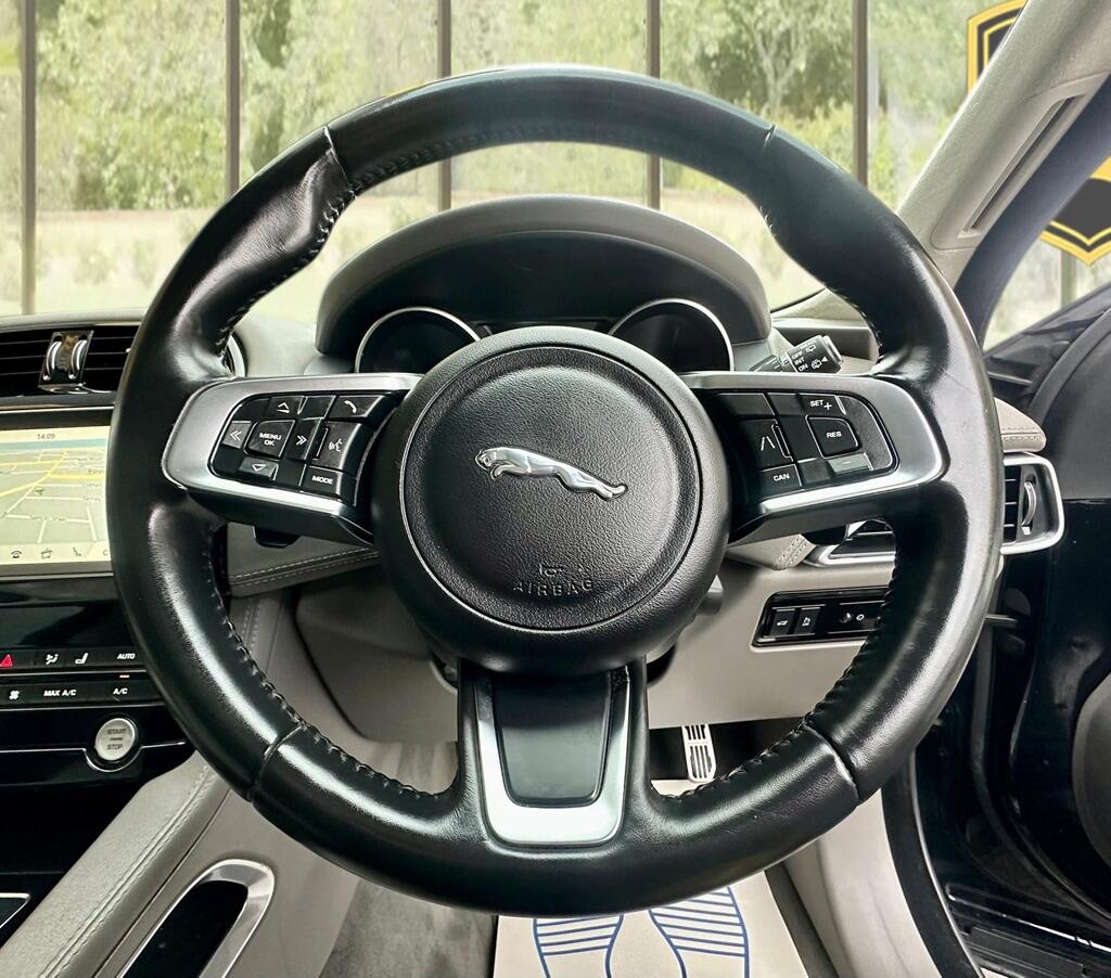 Used Jaguar F-Pace 2018 for sale - 76688572: Photo 14