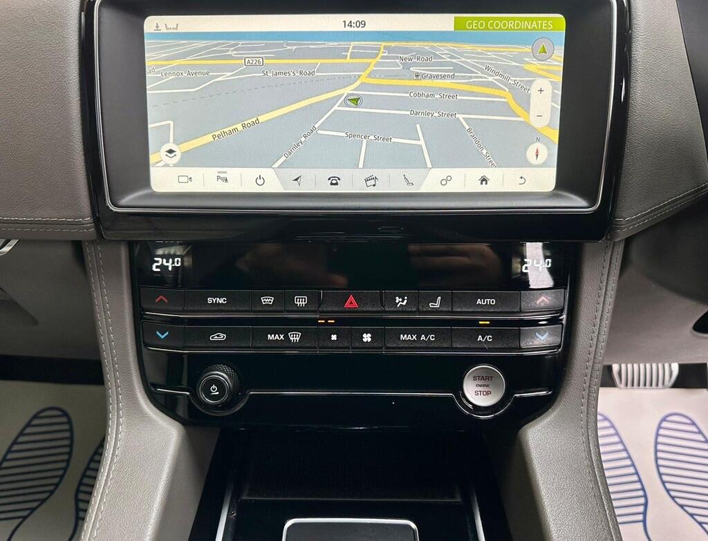 Used Jaguar F-Pace 2018 for sale - 76688572: Photo 19