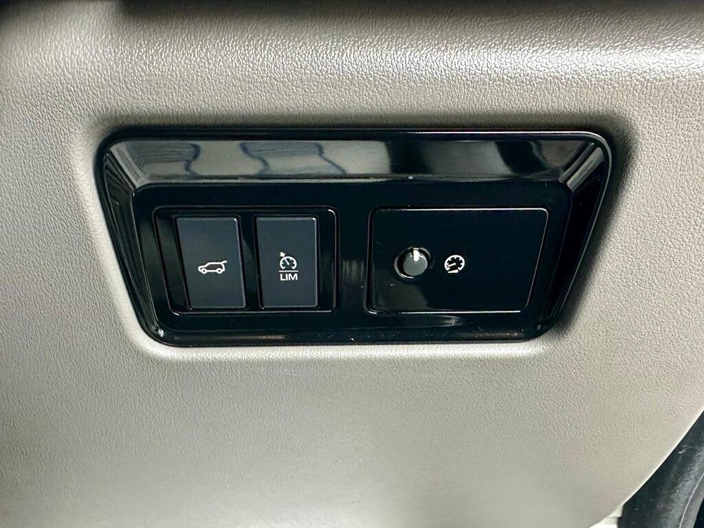 Used Jaguar F-Pace 2018 for sale - 76688572: Photo 24