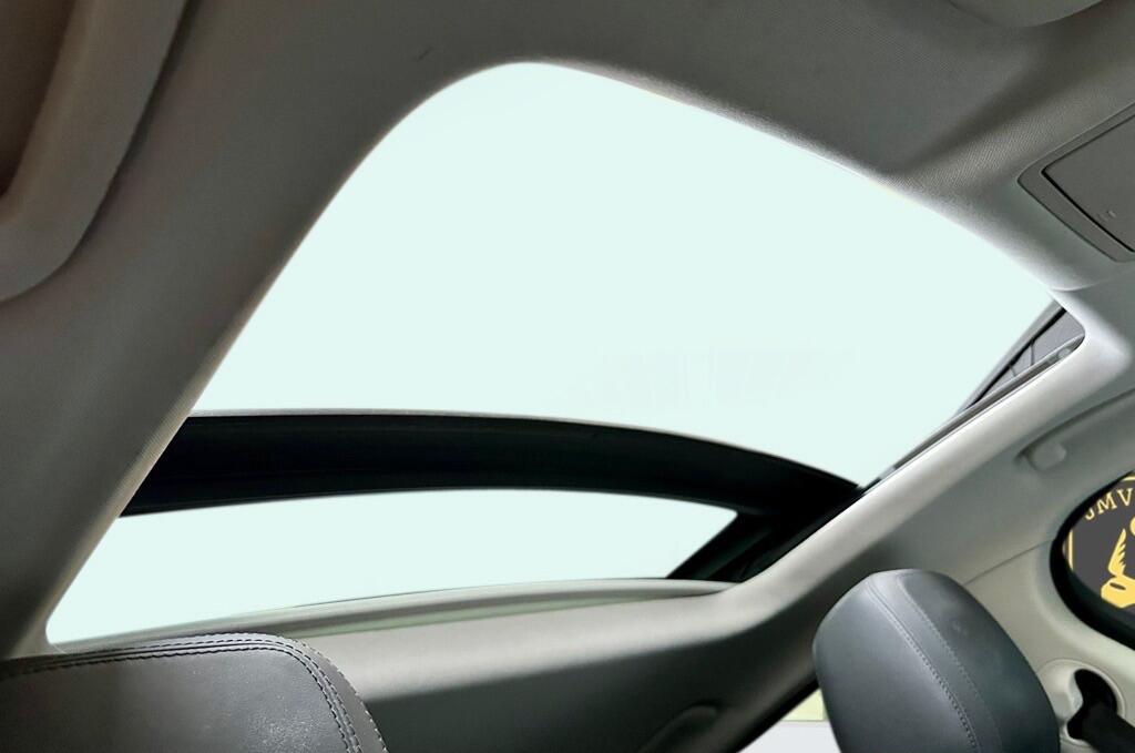 Used Jaguar XE 2017 for sale - 77612777: Photo 12