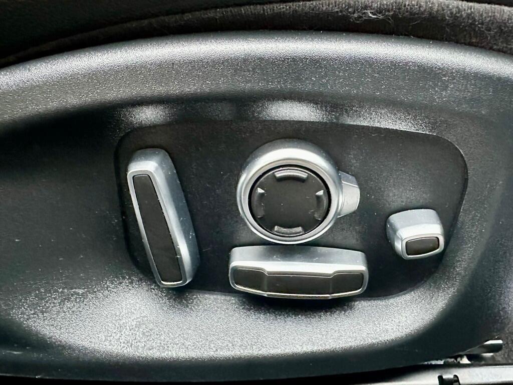 Used Jaguar XE 2017 for sale - 77637829: Photo 21