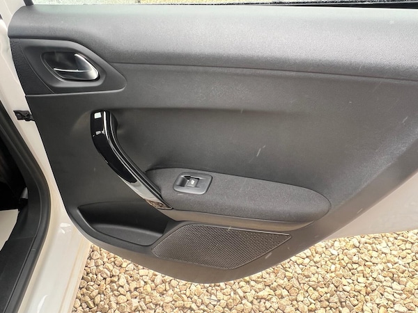 Used Peugeot 208 2019 for sale - 75538991: Photo 15