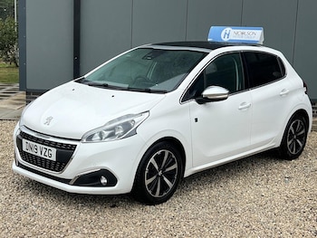 Peugeot - 208