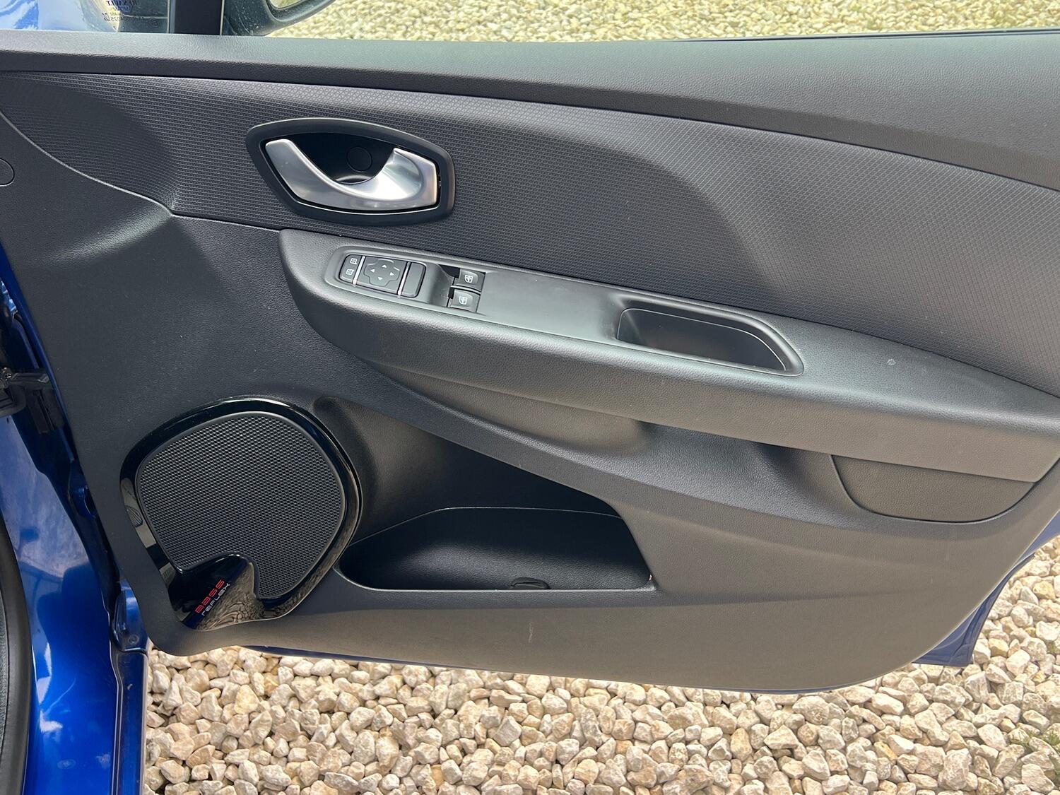 Used Renault Clio 2017 for sale - 76794206: Photo 28