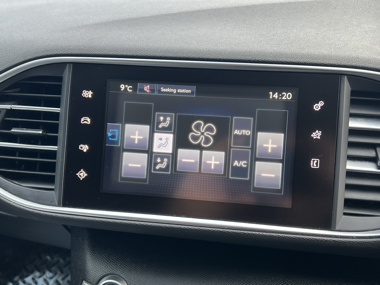 Used Peugeot 308 2016 for sale - 77251240: Photo 24