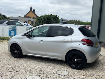 Used Peugeot 208 2018 for sale - 76794205: Photo