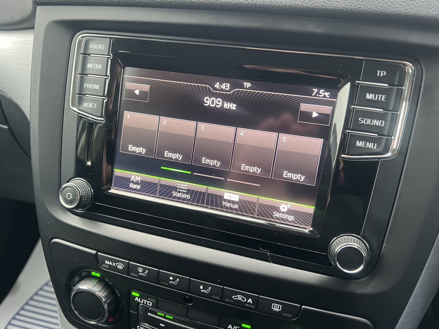 Used Skoda Yeti 2016 for sale - 76830367: Photo 35