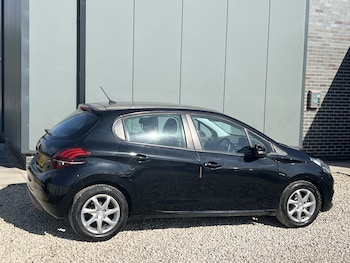 Used Peugeot 208 2017 for sale - 79395250: Photo