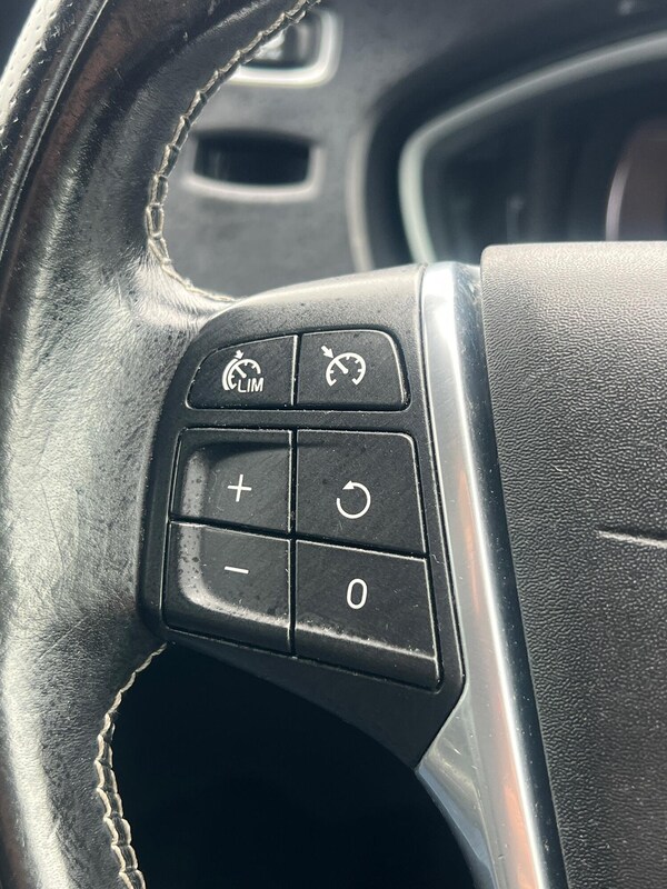 Used Volvo V40 2016 for sale - 75055435: Photo 21