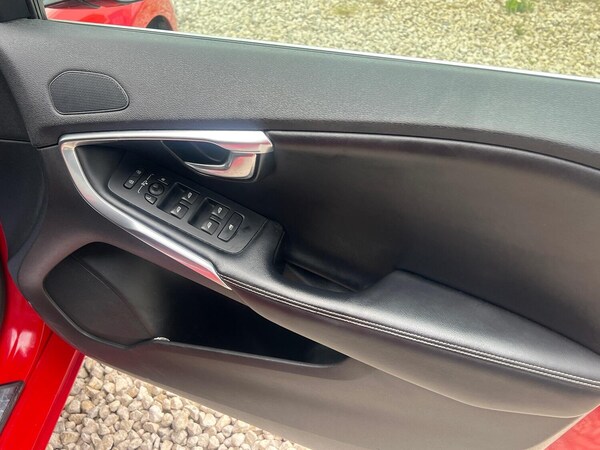Used Volvo V40 2016 for sale - 75055435: Photo 32