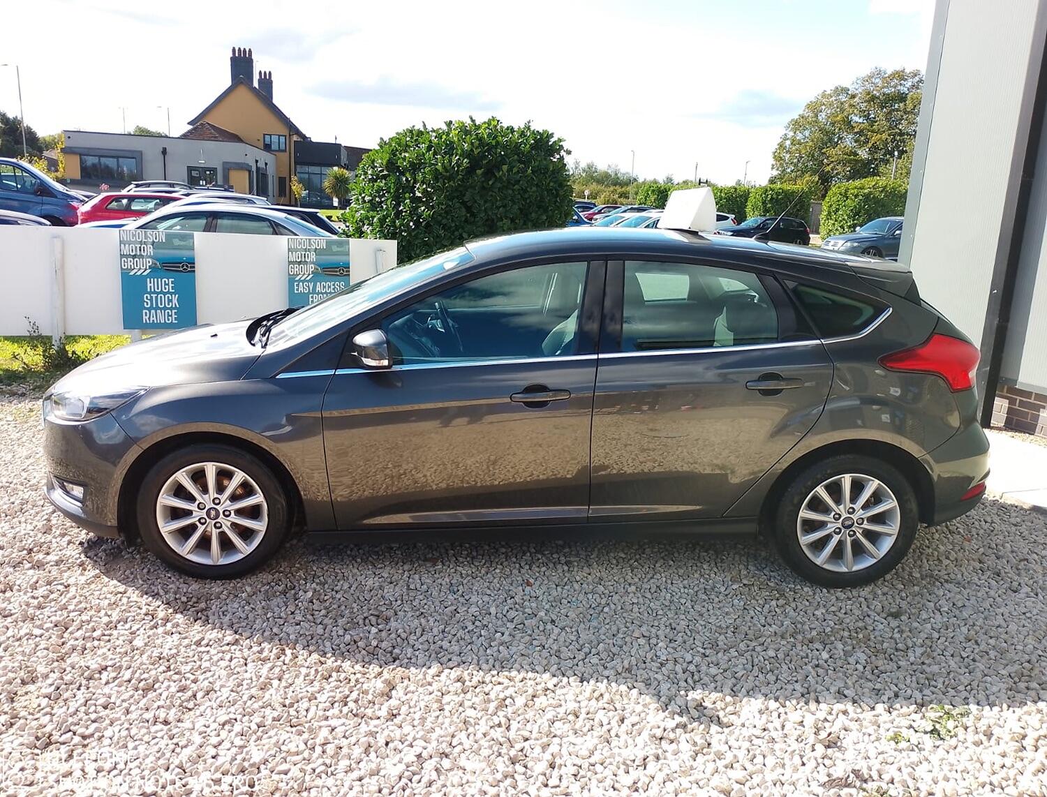 Used Ford Focus 2017 for sale - 75856364: Photo 2