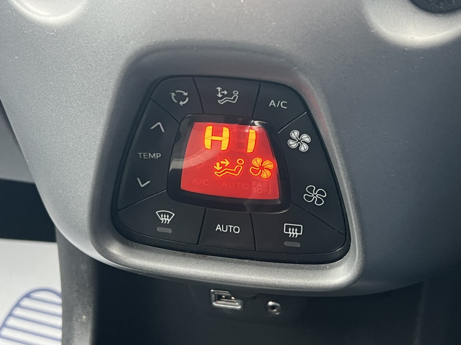 Used Toyota AYGO 2019 for sale - 76830381: Photo 27