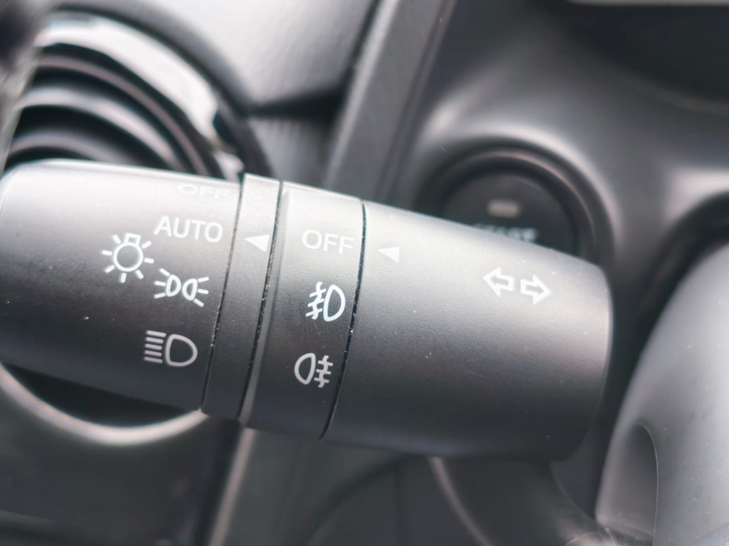 Used Mazda Mazda2 2017 for sale - 77548179: Photo 9