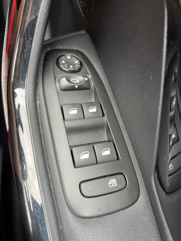 Used Peugeot 208 2018 for sale - 75539042: Photo 32