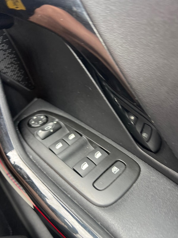 Used Peugeot 208 2018 for sale - 75539042: Photo 33