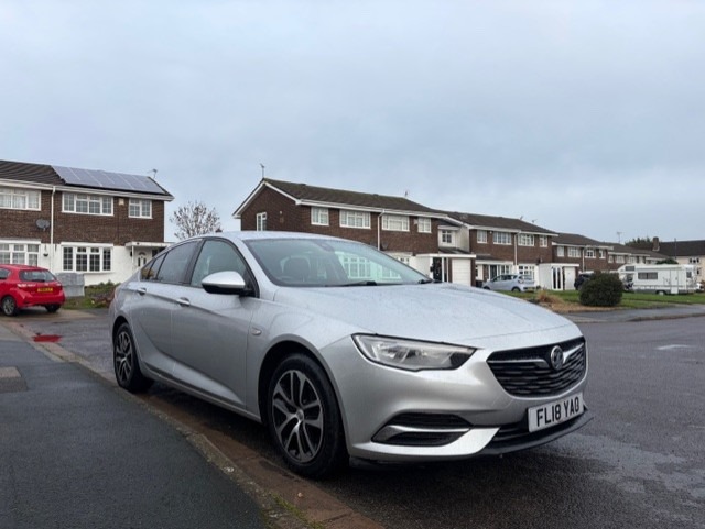 Used Vauxhall Insignia 2018 for sale - 76945785: Photo 2