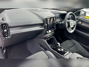 Used Volvo XC40 2025 for sale - 76062360: Photo 4