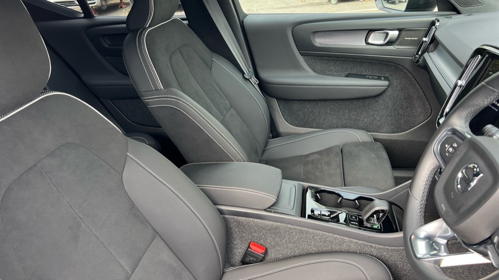 Used Volvo XC40 2025 for sale - 76062360: Photo 9