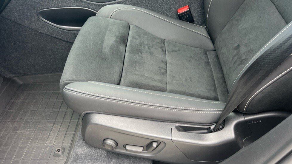 Used Volvo XC40 2023 for sale - 76868749: Photo 10