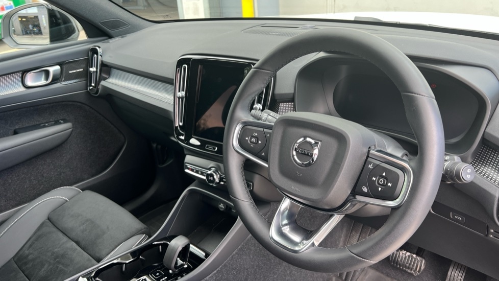 Used Volvo XC40 2023 for sale - 76868749: Photo 5