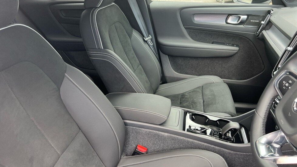 Used Volvo XC40 2023 for sale - 76868749: Photo 9