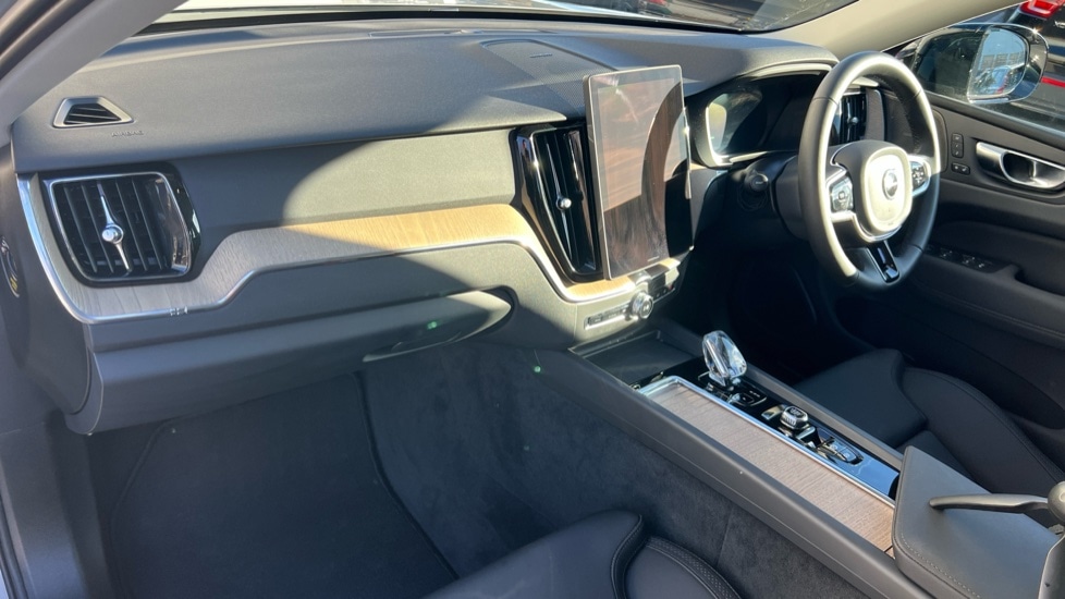 Used Volvo XC60 2025 for sale - 76623628: Photo 4