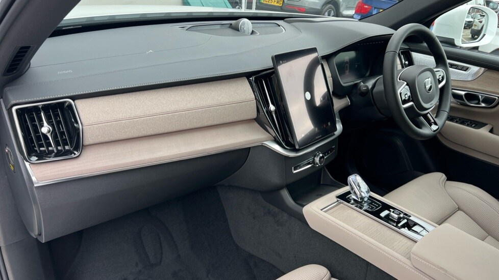 Used Volvo XC90 2025 for sale - 76140270: Photo 4