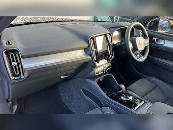 Used Volvo XC40 2025 for sale - 77075520: Photo