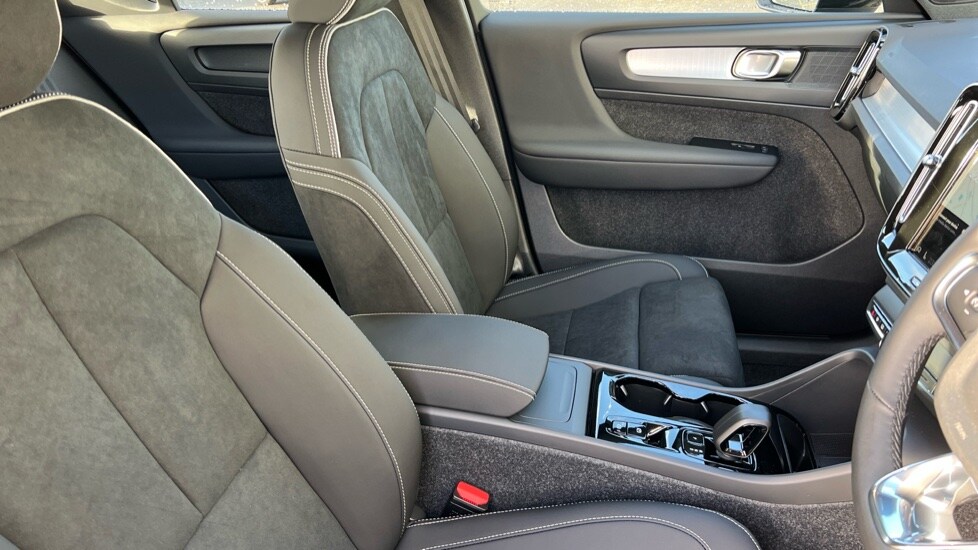Used Volvo XC40 2025 for sale - 77075520: Photo 9