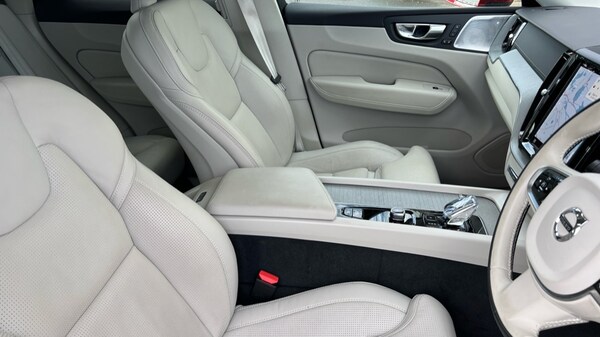 Used Volvo XC60 2024 for sale - 75710042: Photo 3