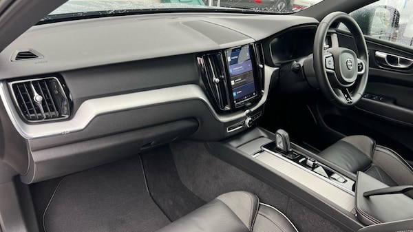Used Volvo XC60 2022 for sale - 76130495: Photo 4