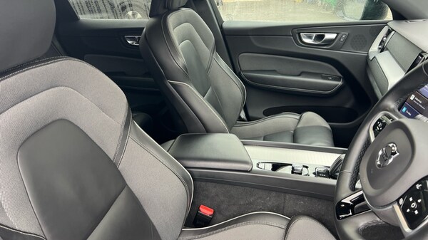 Used Volvo XC60 2022 for sale - 76130495: Photo 9