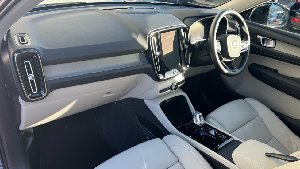 Used Volvo XC40 2024 for sale - 77232123: Photo 4