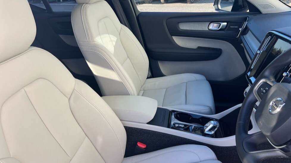 Used Volvo XC40 2024 for sale - 77232123: Photo 9