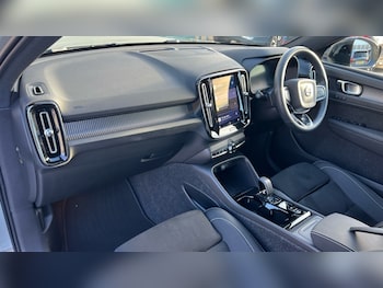 Used Volvo XC40 2025 for sale - 76623503: Photo