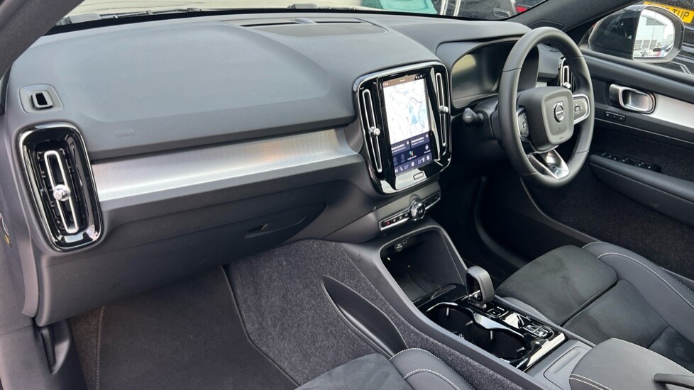 Used Volvo XC40 2025 for sale - 76901464: Photo 4
